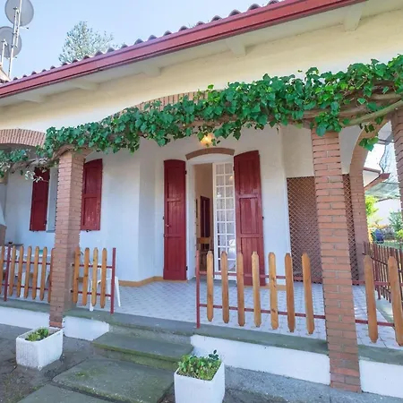 Azzurra 1- By Interhome Lido delle Nazioni