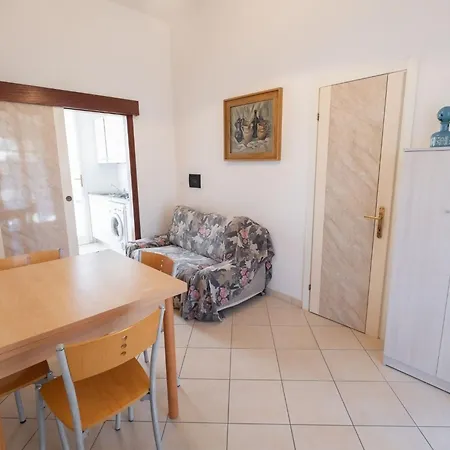 Azzurra 1- By Interhome Lido delle Nazioni